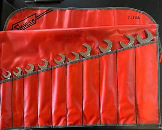 This is an awesome snap on C-114B chrome 11 piece combination SAE wrench set.