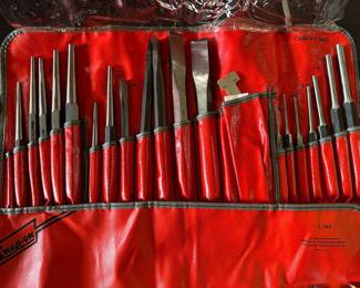 This is a fantastic Snap-On 27 piece punch and chisel set! Again complete and like new!
