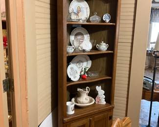 Corner curio cabinet