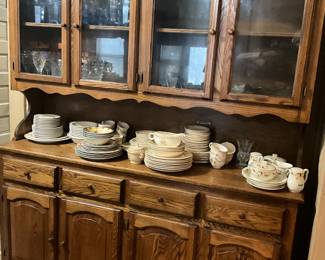 Huge hutch. Oak. Exquisite piece.