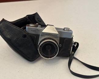 Vintage Mamiya/Sekor 528 TL Camera With Case - 1:2.8 Lens