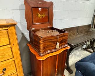 Regina Metal Disc Music Box Orlando Estate Auction