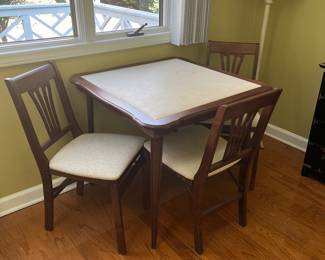 Vintage Card table with 4- chairs
Great condition