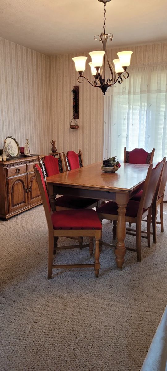 Lovely dining room with vintage dining set, table is expandable