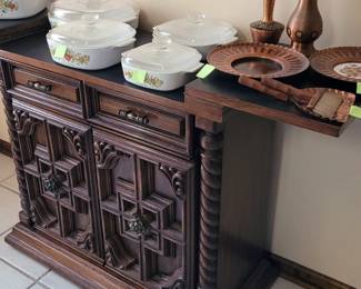 Expandable sideboard