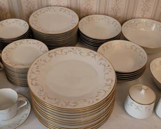 Noritake 6610 Duetto Japan, 12  six piece placesettings
