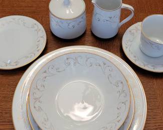 Noritake 6610 Duetto Japan, 12  six piece placesettings