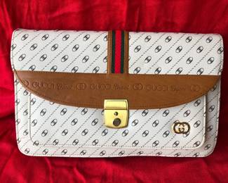Vintage Gucci clutch