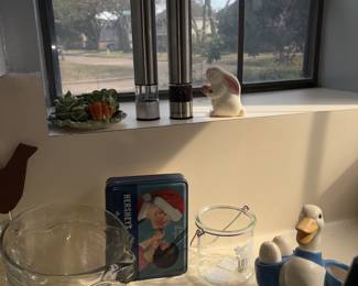 Slat and pepper grinders