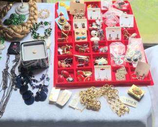 Earrings clip and pierced