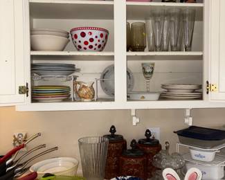 Plates, Stock pot cast iron, beer glasses, bunny bowl, Canisters