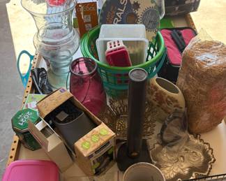 Small baskets and pictures