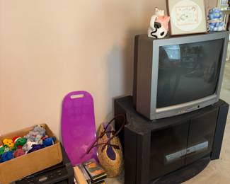 Bambino Plush (Sosa, Jetter, Nolan Ryan, Mark Mcguire and others) Vintage Tv for gaming, TV stand, VHS