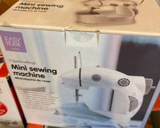 Mini sewing machine
