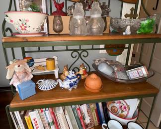 Cookbooks, Elephant tea pot, enamel ware