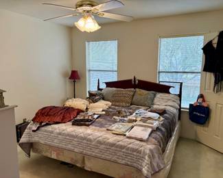 Upstairs bedroom:!King Bed headboard