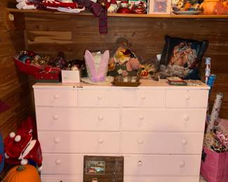 holiday closet: Pink dresser