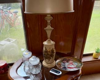Vintage Tole metal Lamps, End table, Poinsettia Glass Jars