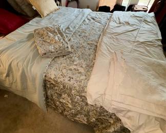 Pretty queen bedspread