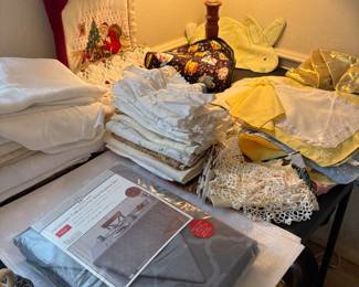 Linens, Tablecloths, Placemats