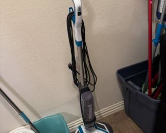 Bissell Spinwave floor mop with extra pads