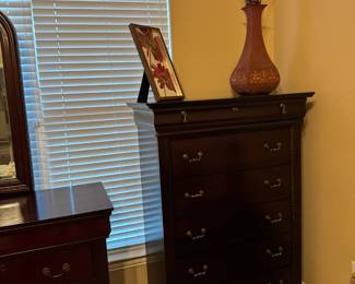 Matching chest of drawers