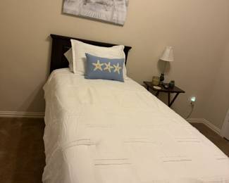 Twin adjustable bed