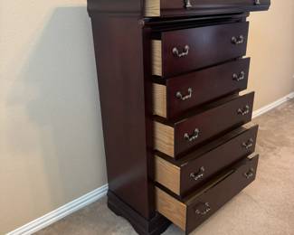 Matching chest of drawers 
