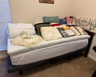 Twin adjustable bed