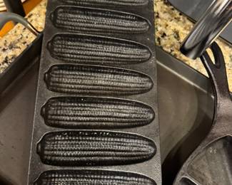 Lodge cast iron cornbread baker