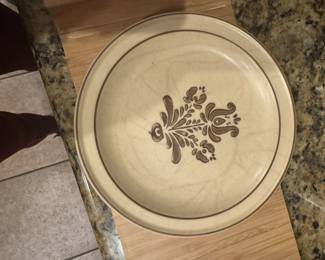 Pfaltzgraff dishware set 