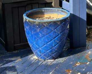 Large ceramic pot