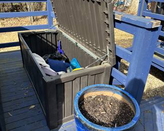 Large storage bin