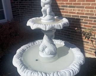 3 Piece fountain, comes with pump and electrical components. Very good condition, disassembled.