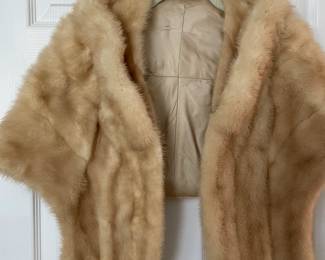 Consigned.  Very beautiful cape/shaw mink with pleated collar (mid century). Sm-m.  I love this color.  $130.00
