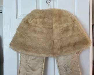 Consigned.  Very beautiful cape/shaw mink with pleated collar (mid century). Sm-m.  I love this color.  $130.00  BACK VIEW