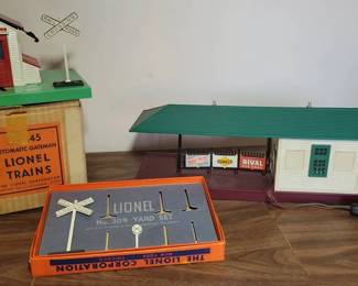 LIONEL Train Station Gateman