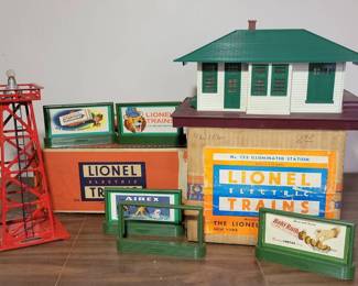 LIONEL Postwar Illuminated Train Station 
