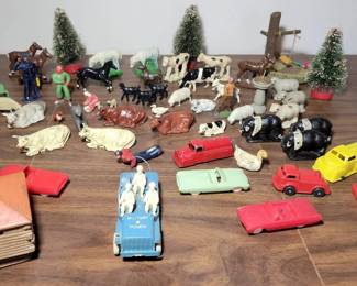 Vintage Cast Iron Johillco Figures