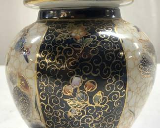 SATSUMA Hand Painted Asian Urn W Lid
