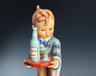 Goebel Hummel Figurine Waiter #154/0, TMK-5