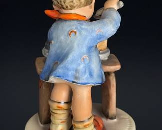 Goebel Hummel Figurine A Fair Measure #345, Vintage 1972 TMK-5