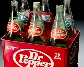 Vintage Plastic Dr. Pepper Soda 32oz. Bottle Carrier Caddy Crate With 6 Bottles