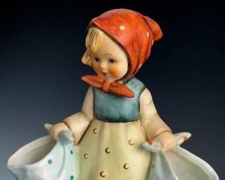 Goebel Hummel Figurine Mother’s Darling #173, TMK-6