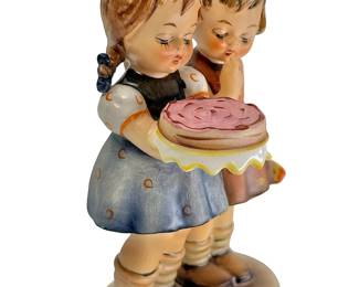 Goebel Hummel Figurine Happy Birthday #176/0, TMK-5