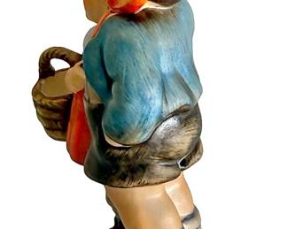 Goebel Hummel Figurine Surprise #94/3/0, TMK-5