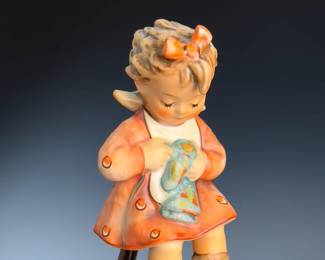 Goebel Hummel Figurine Mother’s Helper #133, TMK-5