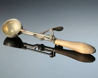 Antique Gilchrist 31 Ice Cream Scoop