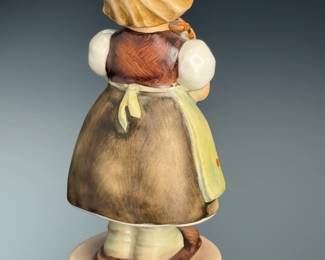 Goebel Hummel Figurine “Homeward Bound” #334, TMK-5