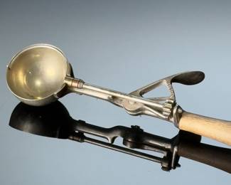 Antique Gilchrist 31 Ice Cream Scoop